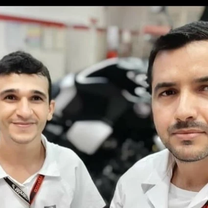 Equipe da Agro Motopeças na oficina